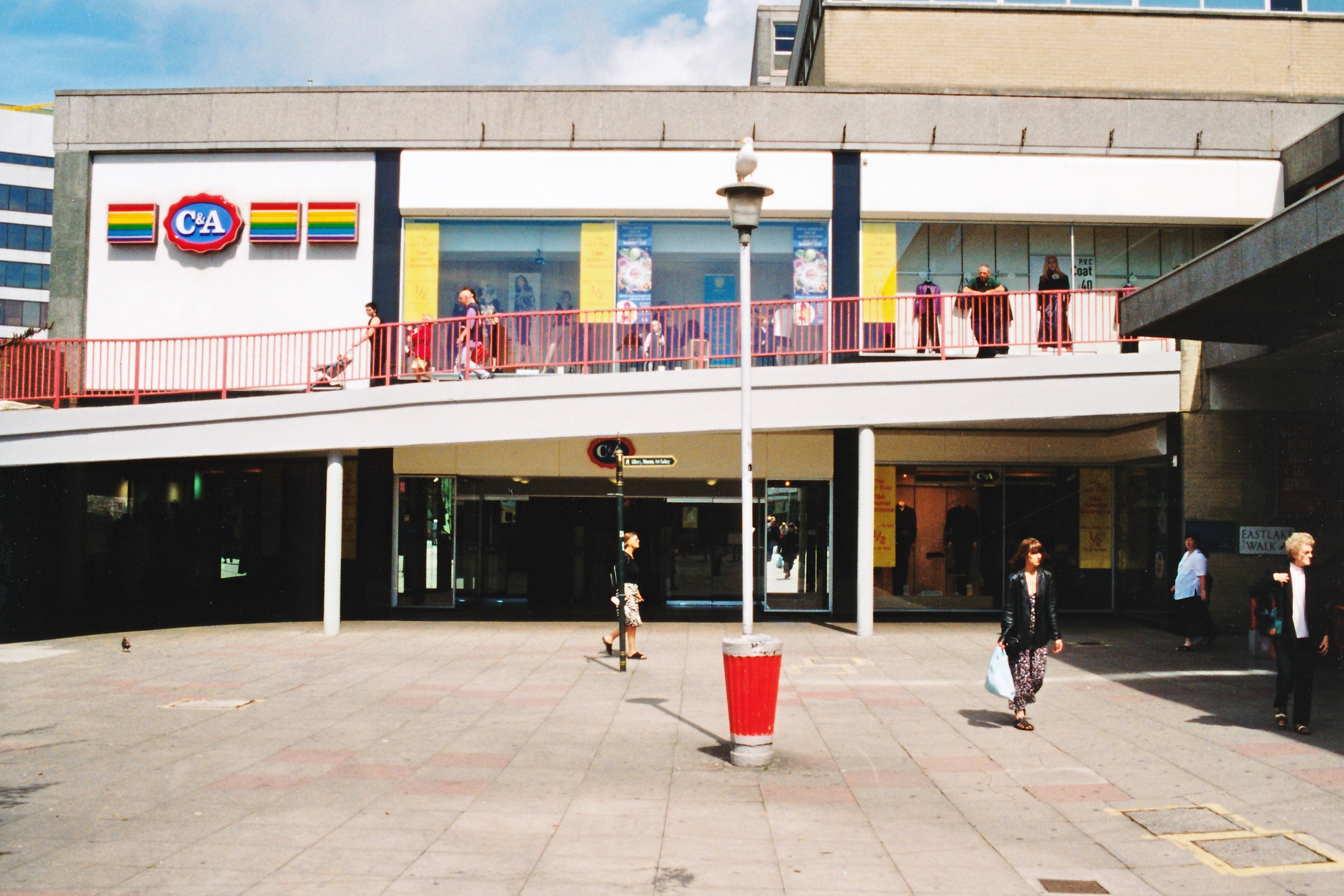 Plymouth Drakes Circus MF000123 August2000 (1)