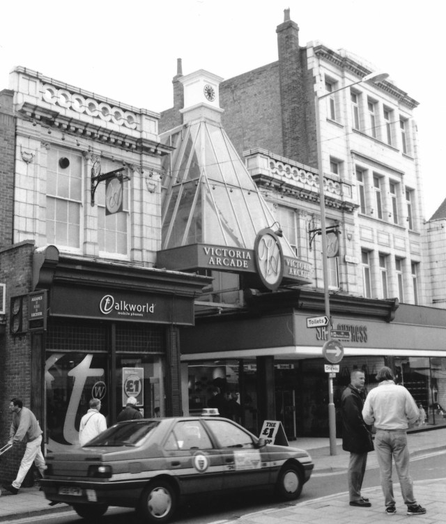 Spotting Historic Shopfronts: Great Yarmouth | Building Our Past